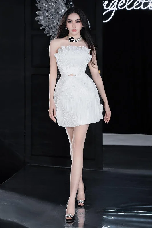 Mini dresses with spaghetti straps for a delicate look Gira A-line Cut-Out Polyester Mini Dress Mini dresses with spaghetti straps for a delicate look Gira A-line Cut-Out Polyester Mini Dress