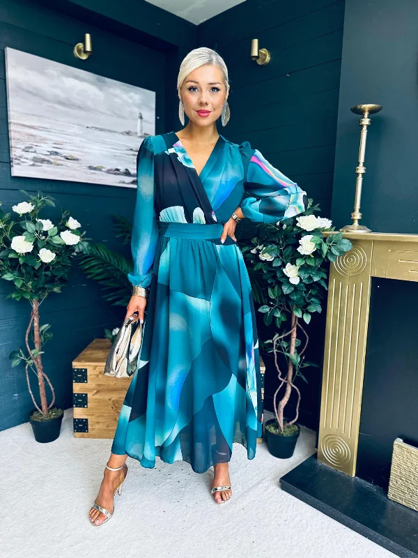 Midi dresses with puff sleeves for a vintage - inspired look Tara Banded Midi Dress Green Midi dresses with puff sleeves for a vintage - inspired look Tara Banded Midi Dress Green