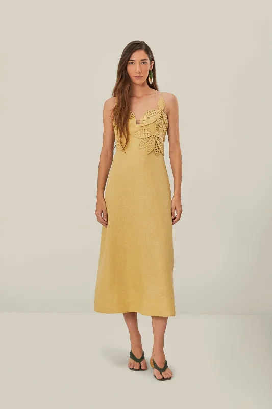 Midi dresses with pleated bodices for a classic and tailored look Sand 3D Flower Bodice Midi Dress Midi dresses with pleated bodices for a classic and tailored look Sand 3D Flower Bodice Midi Dress
