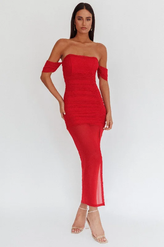 Midi dresses with keyhole backs for a flirty and unexpected detail Melonie Off-Shoulder Mesh Maxi Dress Red Midi dresses with keyhole backs for a flirty and unexpected detail Melonie Off-Shoulder Mesh Maxi Dress Red