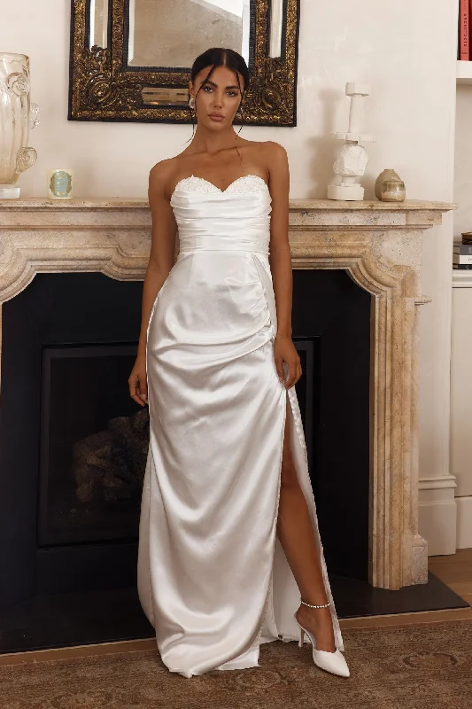 Ball Gown Women Dress with a Full Skirt for a Princess - like LookAhava Sweetheart Applique Satin Maxi Dress White Ball Gown Women Dress with a Full Skirt for a Princess - like LookAhava Sweetheart Applique Satin Maxi Dress White