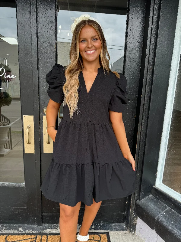 Maxi Women Dress with Floral Print for a Bohemian VibeBlack puff sleeve dress