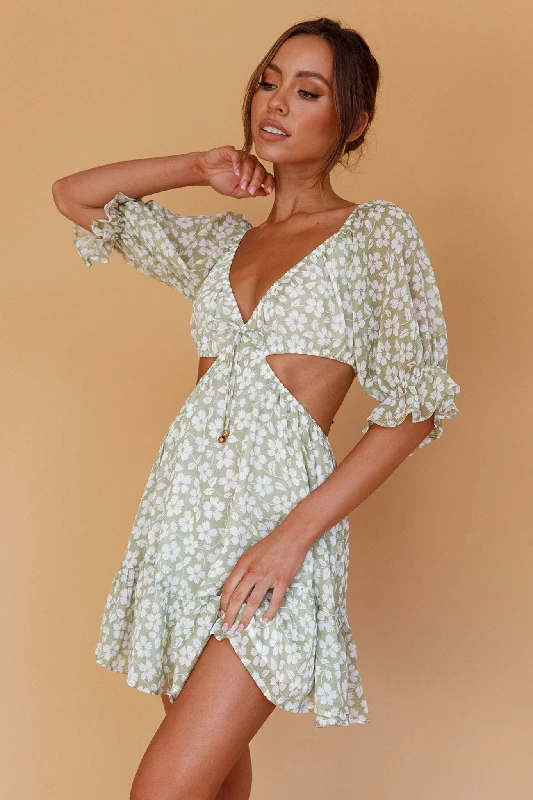 Maxi Women Dress with Floral Print for a Bohemian VibeFancy Free Puff Sleeve Cut-Out Dress Floral Green Maxi Women Dress with Floral Print for a Bohemian VibeFancy Free Puff Sleeve Cut-Out Dress Floral Green