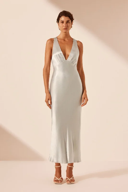 Pleated Women Dress with a Timeless and Elegant TextureLA LUNE PLUNGED CROSS BACK MIDI DRESS - SILVER Pleated Women Dress with a Timeless and Elegant TextureLA LUNE PLUNGED CROSS BACK MIDI DRESS - SILVER