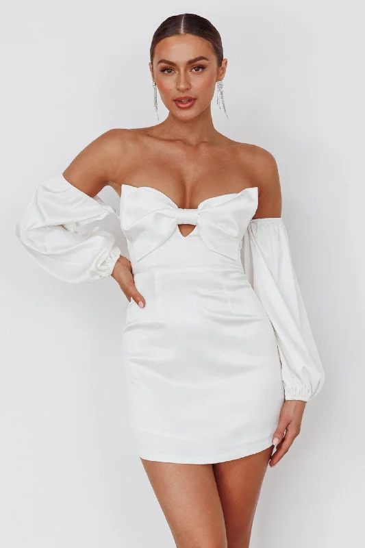Pleated Women Dress with a Timeless and Elegant TextureLilly Off-Shoulder Bow Mini Dress White Pleated Women Dress with a Timeless and Elegant TextureLilly Off-Shoulder Bow Mini Dress White