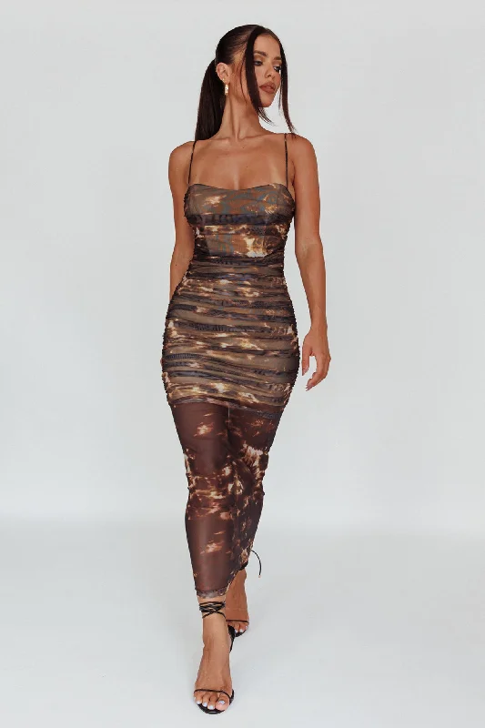 Ball Gown Women Dress with a Full Skirt for a Princess - like LookLogan Strapless Ruched Midi Dress Brown Ball Gown Women Dress with a Full Skirt for a Princess - like LookLogan Strapless Ruched Midi Dress Brown
