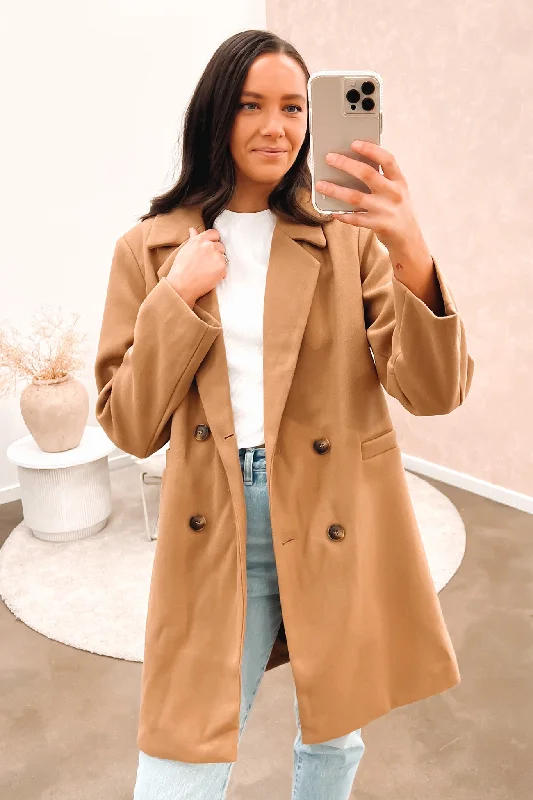 Women's cropped satin jackets in pastel shades for a glamorous evening outParker Coat Camel Women's cropped satin jackets in pastel shades for a glamorous evening outParker Coat Camel
