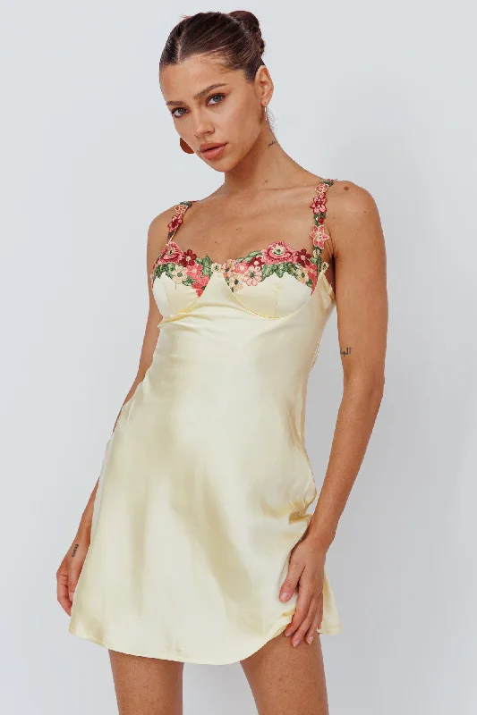 Mini Women Dress with a Short Hem for a Young and Trendy StyleRose Garden Floral Applique Mini Dress Yellow Mini Women Dress with a Short Hem for a Young and Trendy StyleRose Garden Floral Applique Mini Dress Yellow