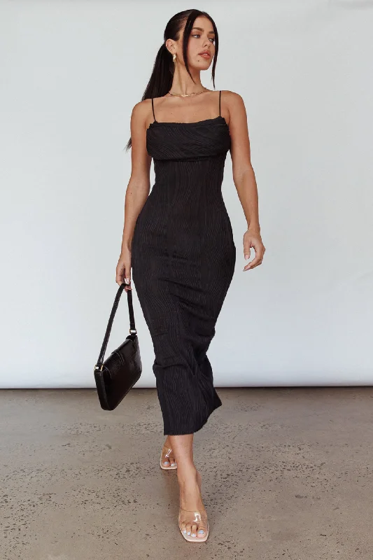 Halter Neck Women Dress to Show Off the Shoulders and NecklineWell Versed Pleated Bust Textured Maxi Dress Black Halter Neck Women Dress to Show Off the Shoulders and NecklineWell Versed Pleated Bust Textured Maxi Dress Black
