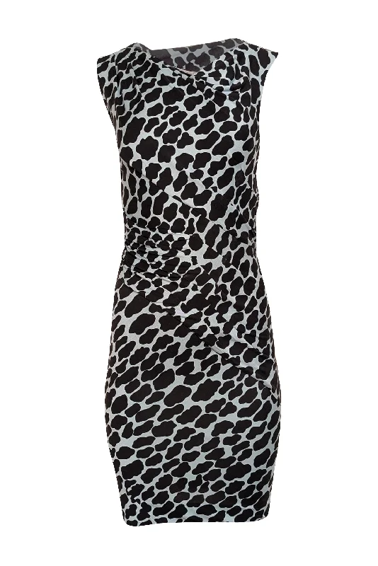 Maxi Women Dress with Floral Print for a Bohemian Vibe Maxi Women Dress with Floral Print for a Bohemian Vibe Diane von Furstenberg - Blue & Black Spotted Print Midi Ruched Dress Sz 0