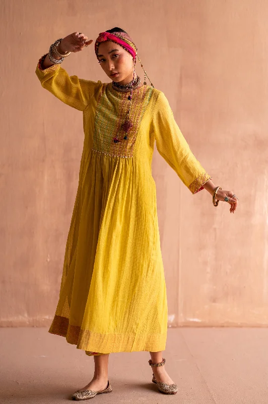 Halter Neck Women Dress to Show Off the Shoulders and Neckline Halter Neck Women Dress to Show Off the Shoulders and Neckline NITYA DRESS Halter Neck Women Dress to Show Off the Shoulders and Neckline Halter Neck Women Dress to Show Off the Shoulders and Neckline NITYA DRESS