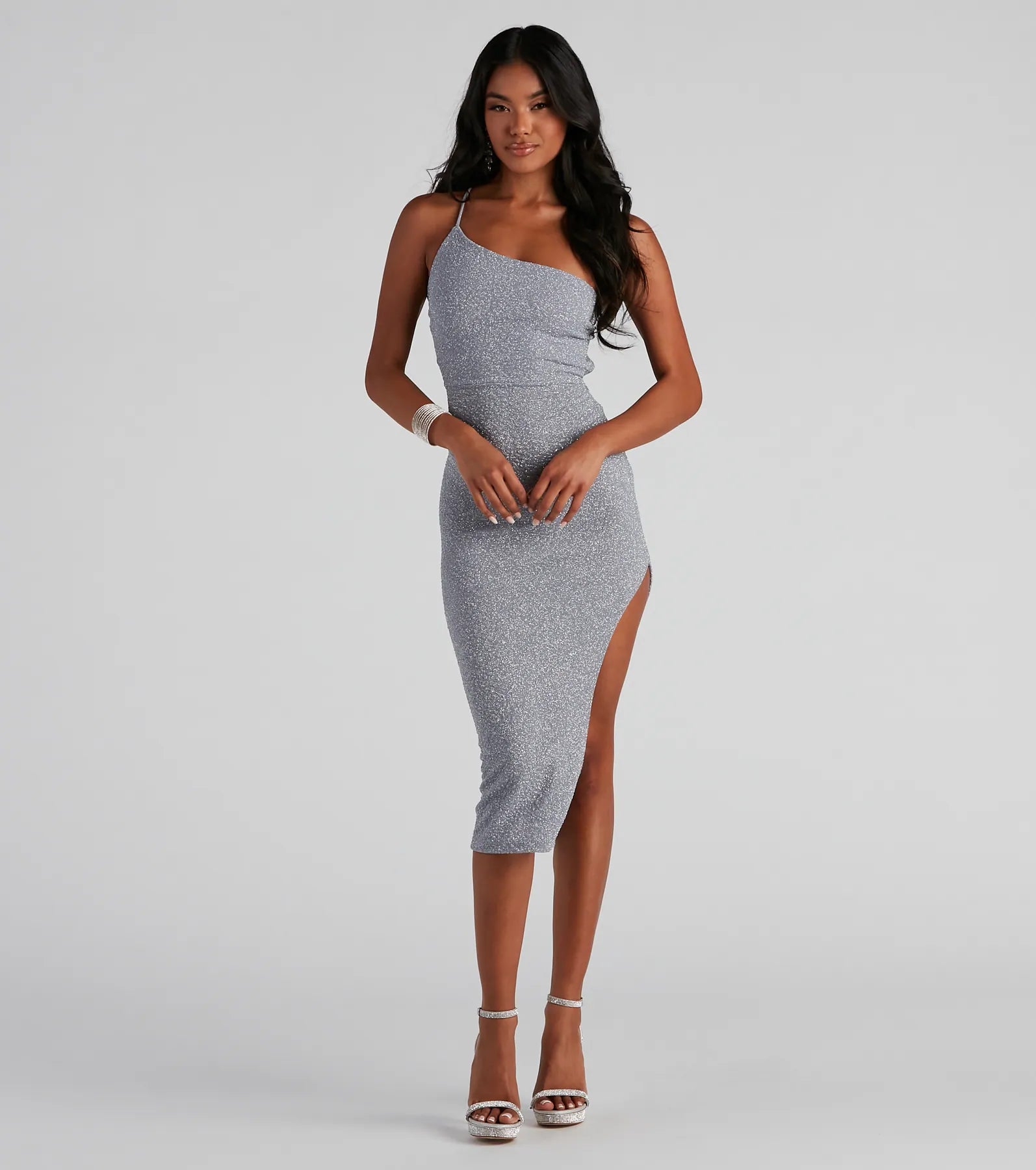 Midi dresses with ruched bodices for a feminine and fitted feelBabe Got Back Glitter Midi Dress