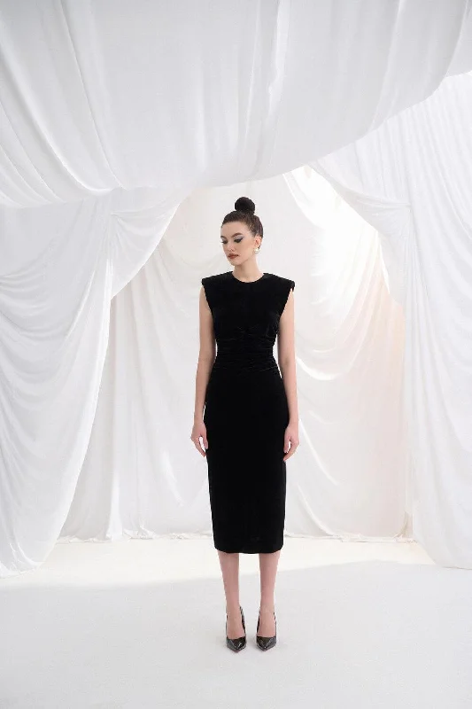 Midi dresses with ribbed textures for a unique and tactile appearanceBerlinda Sheath Round Neck Velvet Midi Dress Midi dresses with ribbed textures for a unique and tactile appearanceBerlinda Sheath Round Neck Velvet Midi Dress