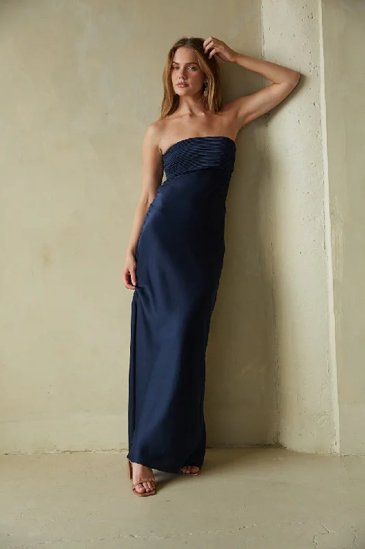 Midi dresses with abstract art prints for an artistic statementCarolee Pleated Satin Maxi Dress