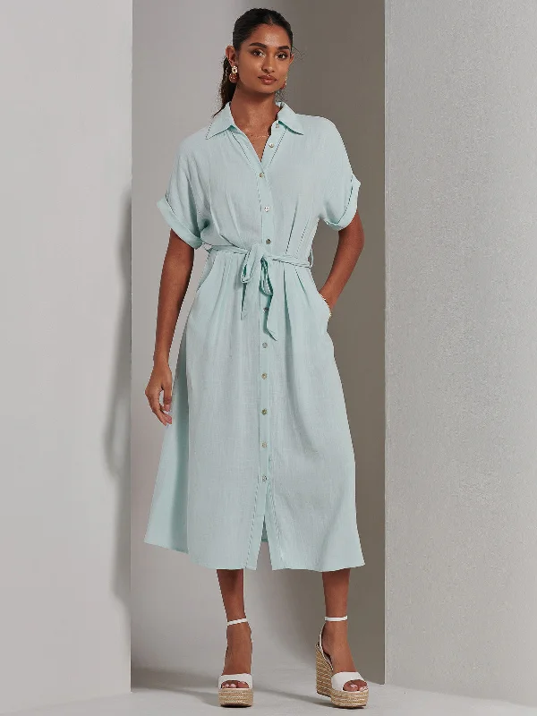 Midi dresses with keyhole backs for a flirty and unexpected detailJessie Linen Shirt Midi Dress, Light Blue Midi dresses with keyhole backs for a flirty and unexpected detailJessie Linen Shirt Midi Dress, Light Blue