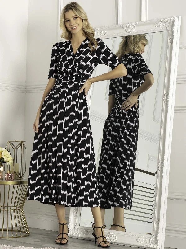 Midi dresses with pleated skirts for a timeless and elegant appealJolie Moi Akayla Printed Jersey Maxi Dress, Black Geo