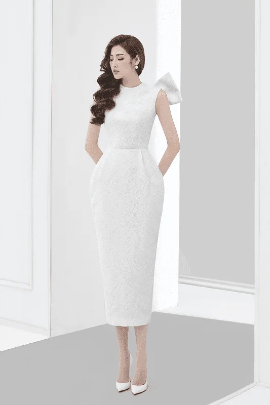 Midi dresses with ruffled bodices for a more pronounced feminine lookMargarette Pegged Round Neck Taffeta Midi Dress Midi dresses with ruffled bodices for a more pronounced feminine lookMargarette Pegged Round Neck Taffeta Midi Dress