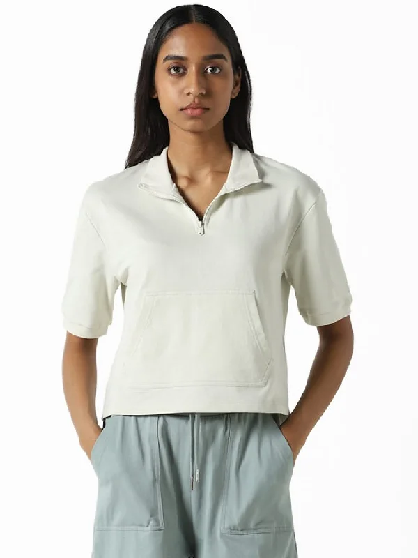 Women's pants for theme park visits Mom jeans for a nostalgic and casual look Studiofit Light Green Cotton Collared T-Shirt Women's pants for theme park visits Mom jeans for a nostalgic and casual look Studiofit Light Green Cotton Collared T-Shirt