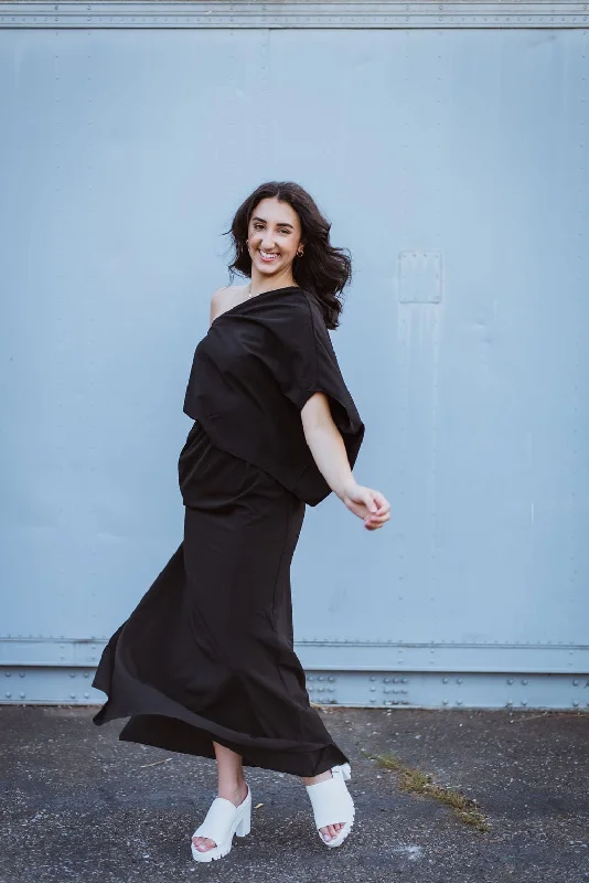 Polyester maxi dresses for easy - care and durabilityBlack One Shoulder Maxi Dress