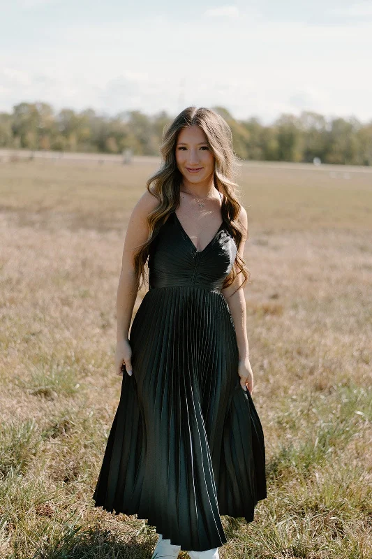 Denim maxi dresses with frayed hems for a casual lookBlack Satin Pleated Tie Back Midi