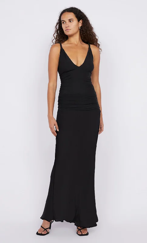 Maxi dresses with a paisley print for a classic and elegant styleESTELLA V NECK DRESS - BLACK Maxi dresses with a paisley print for a classic and elegant styleESTELLA V NECK DRESS - BLACK
