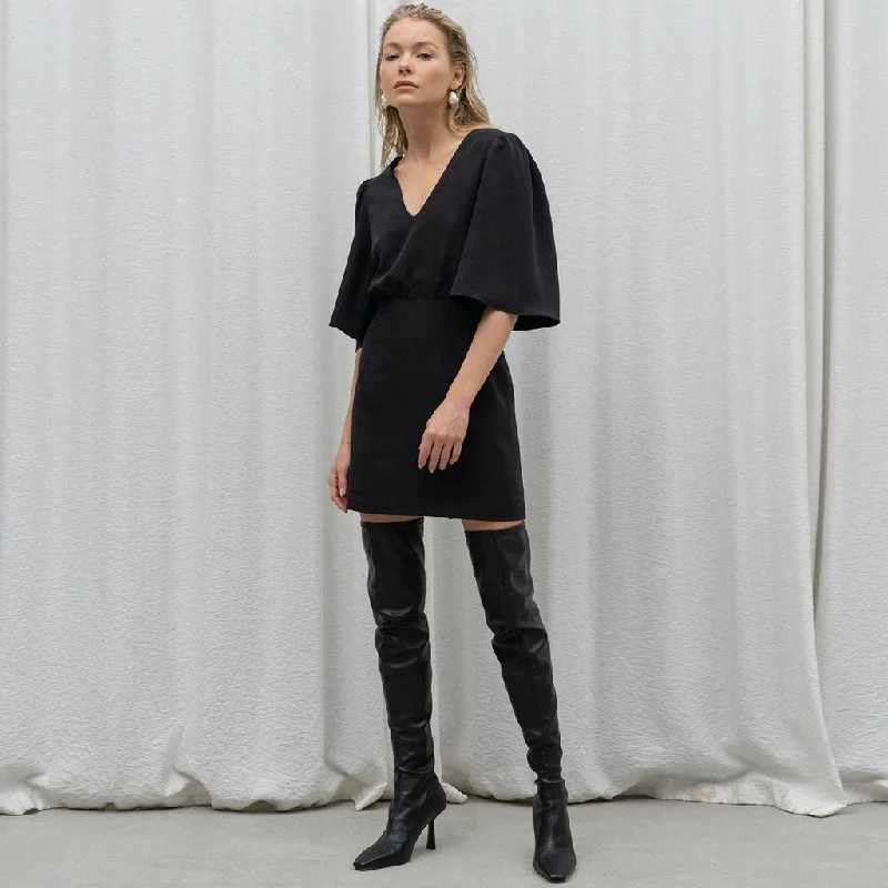 Mini dresses with side slits for a sexy appealSimple Style V Neck Puff Sleeve Little Black Mini Dress - Black Mini dresses with side slits for a sexy appealSimple Style V Neck Puff Sleeve Little Black Mini Dress - Black