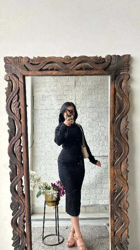 Bodycon dress with a floral print for a feminine touch​Black beauty 34-38 bust/l:41