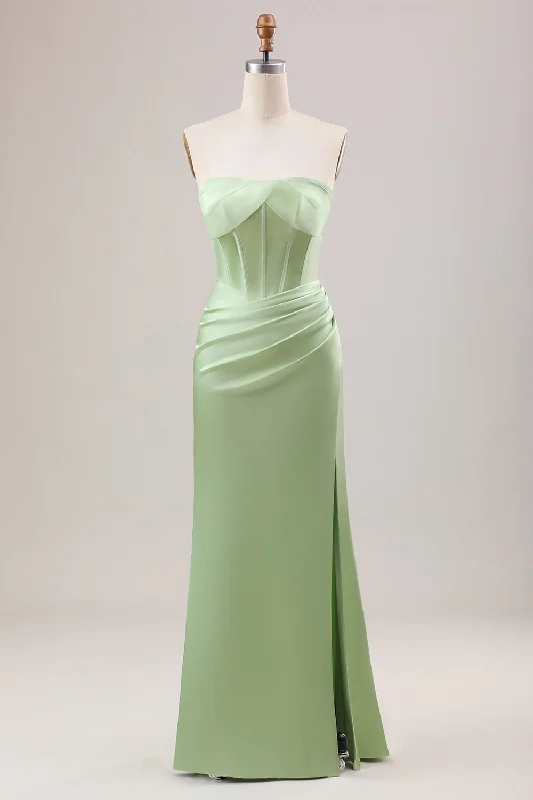 Off - the - shoulder wedding guest dresses in chiffonGreen Sheath Corset Strapless Long Bridesmaid Dress With Slit Off - the - shoulder wedding guest dresses in chiffonGreen Sheath Corset Strapless Long Bridesmaid Dress With Slit