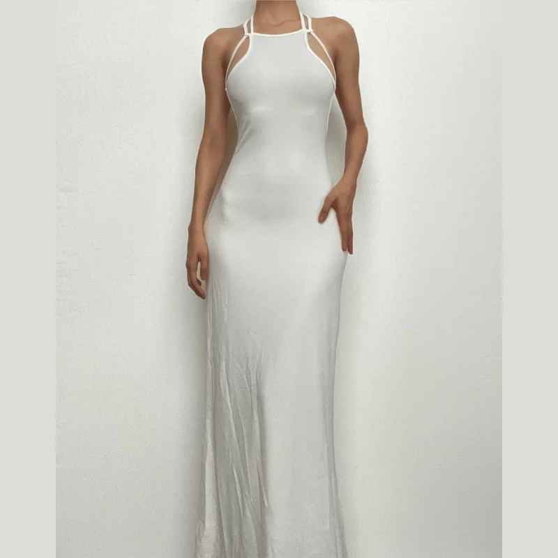 Sleeveless cocktail dresses in a silk - blend fabric for a luxurious feelBerryBetty - Halter solid sleeveless backless self tie maxi dress Sleeveless cocktail dresses in a silk - blend fabric for a luxurious feelBerryBetty - Halter solid sleeveless backless self tie maxi dress