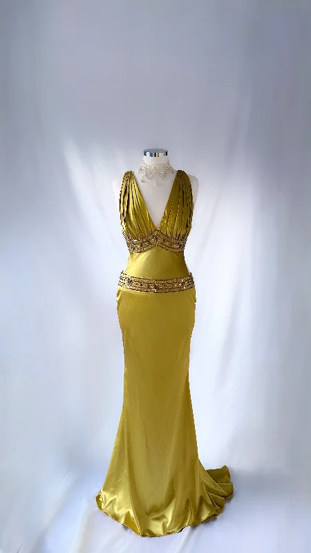 Wedding guest dresses with puff sleeves and knee - length hemsGOLD RHINESTONE BACKLESS GOWN
