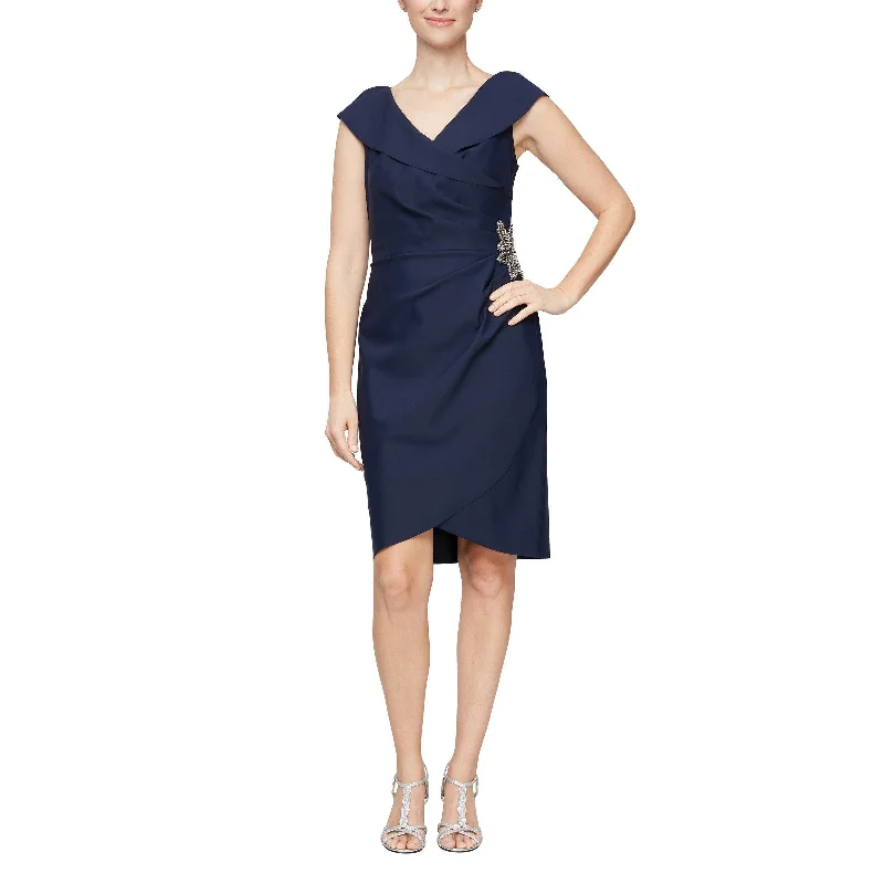Solid - colored bodycon dress for a classic appearanceAlex Evenings AE8134300 Short Sheath Cocktail Dress Solid - colored bodycon dress for a classic appearanceAlex Evenings AE8134300 Short Sheath Cocktail Dress