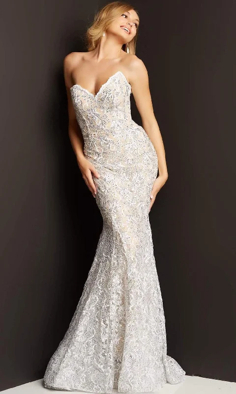 Strapless formal dresses with tulle skirts for a classic prom lookJovani - 08215 Strapless Lace Mermaid Gown Strapless formal dresses with tulle skirts for a classic prom lookJovani - 08215 Strapless Lace Mermaid Gown