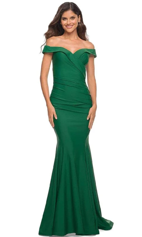 Prom dresses with gathered skirts and crystal - encrusted belts for a luxurious promLa Femme - 30736 Ruched V-Neck Mermaid Gown Prom dresses with gathered skirts and crystal - encrusted belts for a luxurious promLa Femme - 30736 Ruched V-Neck Mermaid Gown